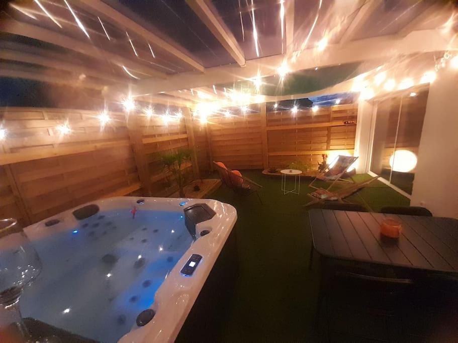 Maison 4Pers Avec Jacuzzi Privatif Couvert Proche Ocean เบรม ซูร์ แมร์ ภายนอก รูปภาพ