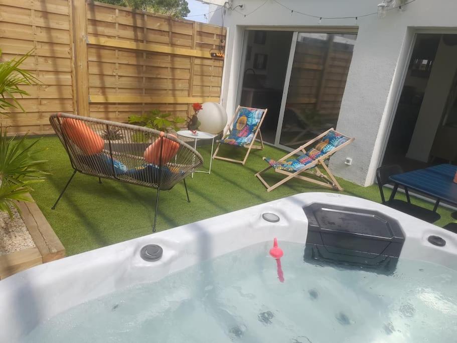 Maison 4Pers Avec Jacuzzi Privatif Couvert Proche Ocean เบรม ซูร์ แมร์ ภายนอก รูปภาพ